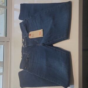 Levis Womens 711 Skinny Jeans